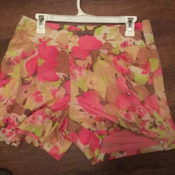 Loft lined shorts with side zipper and pockets - Picture 2 of 4
